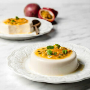 Panna cota là một món tráng miệng tinh tế, dễ làm và phù hợp với nhiều dịp khác nhau.